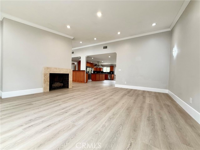 Detail Gallery Image 23 of 73 For 24204 Calvert, Woodland Hills,  CA 91367 - 6 Beds | 3 Baths