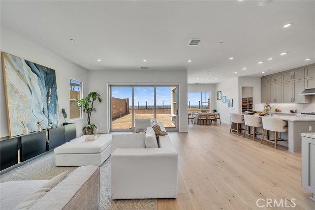 104 Eversedge, Irvine CA: https://media.crmls.org/medias/762b179b-0c92-4bda-9a8e-a0c84506ffb7.jpg