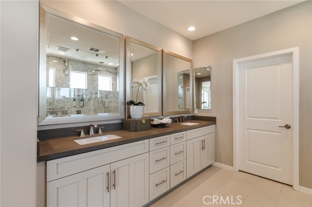 Detail Gallery Image 32 of 75 For 18108 Esker Ln, Canyon Country,  CA 91350 - 5 Beds | 3 Baths