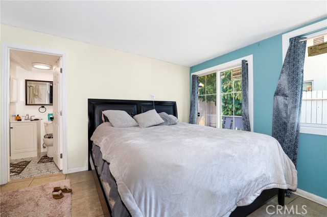 7545 White Oak Avenue, Reseda CA: https://media.crmls.org/medias/762c6272-5392-467a-93ca-16d64881d15b.jpg