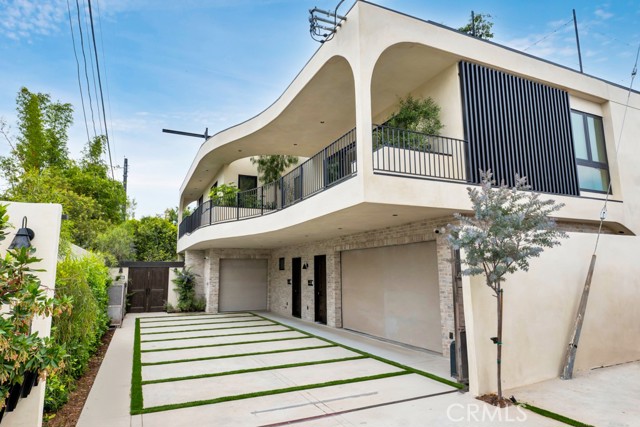 Detail Gallery Image 2 of 32 For 12131 Palms Bld, Los Angeles,  CA 90066 - 4 Beds | 3 Baths