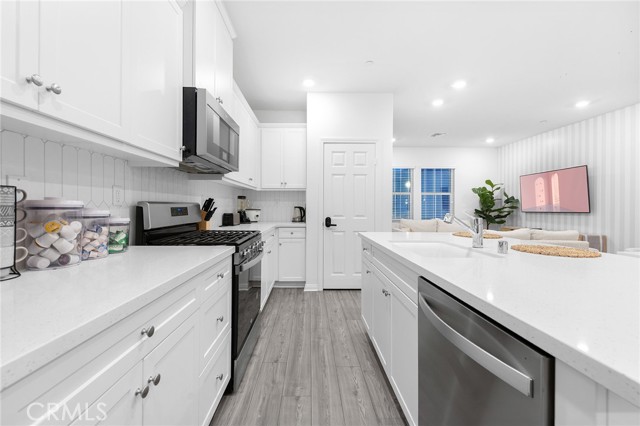 3957 E Huntington, Ontario CA: https://media.crmls.org/medias/762ce9b1-d202-4179-be55-d79771938b53.jpg