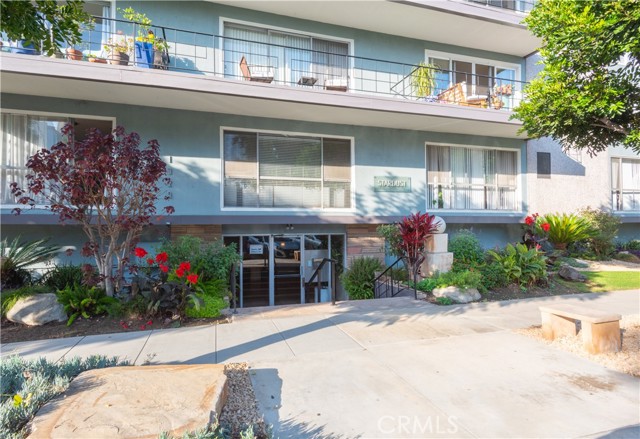 Detail Gallery Image 1 of 11 For 1329 E 1st St #10,  Long Beach,  CA 90802 - 1 Beds | 1 Baths