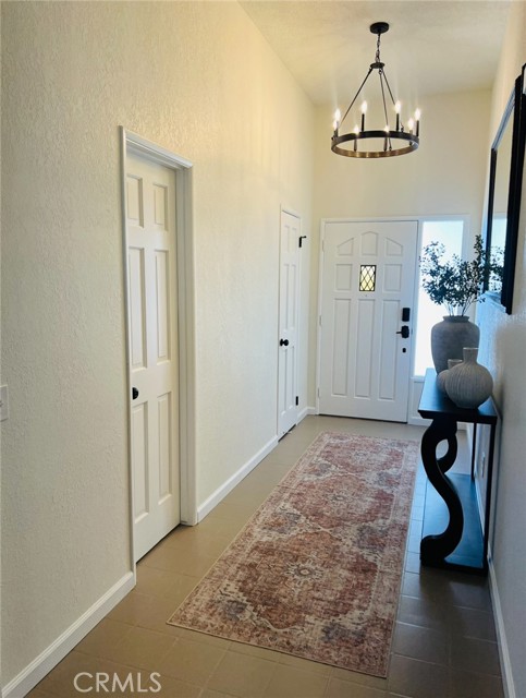 Detail Gallery Image 5 of 19 For 13330 Tamarisk Rd, Victorville,  CA 92395 - 3 Beds | 2/1 Baths