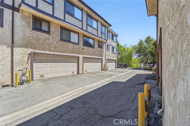 1832 Oak Tree Drive, Los Angeles CA: https://media.crmls.org/medias/762f21fa-522f-4a20-9116-e284cb67d9b3.jpg