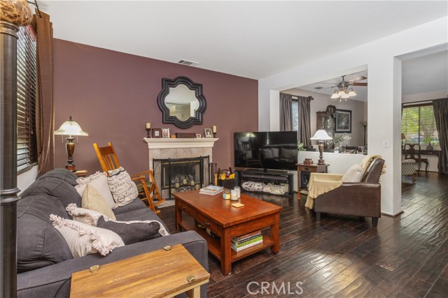 23 Red Coat Place, Irvine CA: https://media.crmls.org/medias/76302911-6deb-4b7b-bef3-ad18ce246f16.jpg