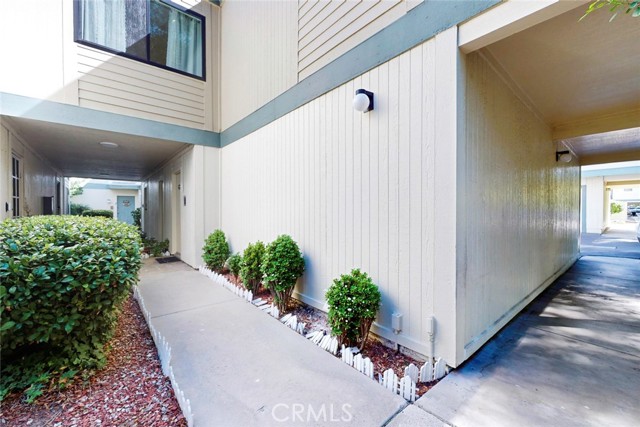 Detail Gallery Image 6 of 38 For 10504 Sunland Blvd Bld #5,  Sunland,  CA 91040 - 2 Beds | 2 Baths