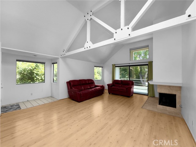 Detail Gallery Image 2 of 25 For 5744 E Creekside #9,  Orange,  CA 92869 - 1 Beds | 1 Baths