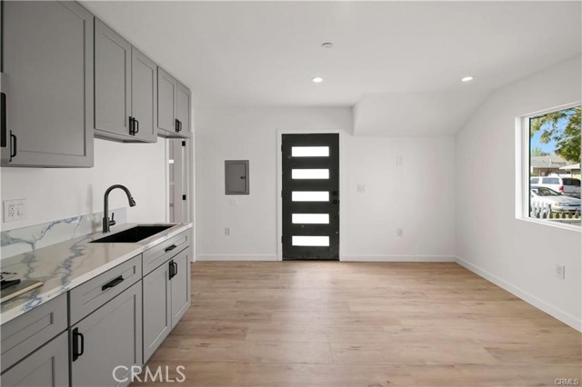 Detail Gallery Image 32 of 36 For 7842 Lasaine Ave, Northridge,  CA 91325 - 7 Beds | 5/1 Baths