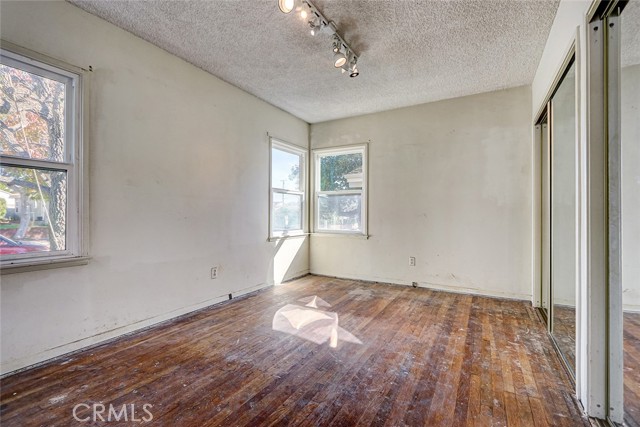 Detail Gallery Image 8 of 35 For 340 Avenue F, Redondo Beach,  CA 90277 - 3 Beds | 2 Baths