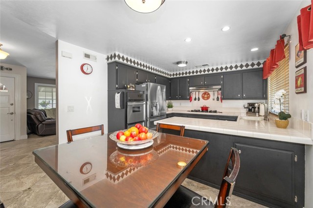 6786 Molokai Drive, Cypress CA: https://media.crmls.org/medias/7632ca53-0f85-40e0-bfa5-4ccc4b0a8c4a.jpg
