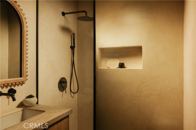 17930 Karen Drive, Encino CA: https://media.crmls.org/medias/7632e2e9-a76d-447e-9a6c-9bd70b8bb1d6.jpg