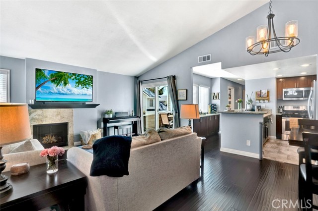 Detail Gallery Image 4 of 32 For 6223 Newhaven Ct #122, Yorba Linda,  CA 92887 - 2 Beds | 2 Baths