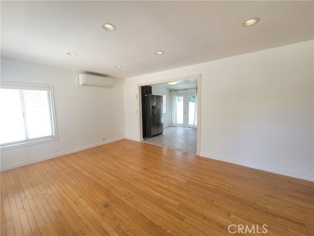 21912 Celes Street, Woodland Hills CA: https://media.crmls.org/medias/76340bf5-7385-43cd-8085-afede8206c4b.jpg