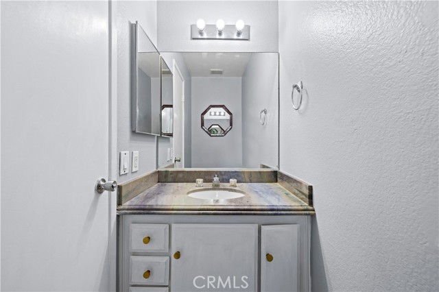 Detail Gallery Image 6 of 31 For 9158 Van Nuys Bld #8,  Panorama City,  CA 91402 - 2 Beds | 3 Baths