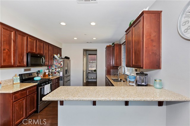 Detail Gallery Image 10 of 27 For 223 Crimson Cir, Big Bear City,  CA 92314 - 3 Beds | 2/1 Baths