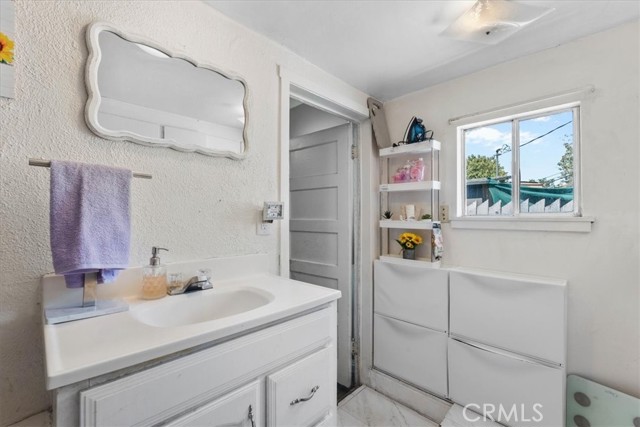 3350 Jennie Street, Jurupa Valley CA: https://media.crmls.org/medias/7634fdcf-8946-45bd-9997-6377e7c4e8f2.jpg