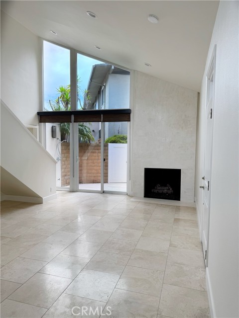 Detail Gallery Image 8 of 23 For 4100 Shorecrest Ln, Corona Del Mar,  CA 92625 - 2 Beds | 1 Baths