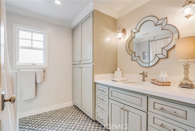 2002 Robinson Street, Redondo Beach, California 90278, 3 Bedrooms Bedrooms, ,2 BathroomsBathrooms,Residential,Sold,Robinson,PV21181666