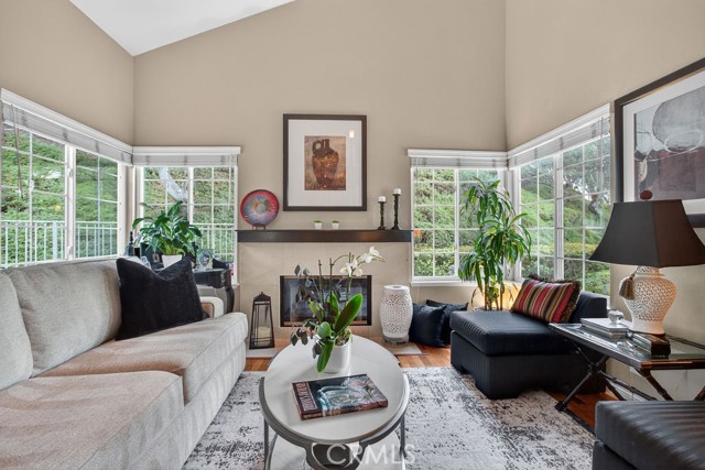 Detail Gallery Image 10 of 30 For 847 S Amber Ln, Anaheim Hills,  CA 92807 - 3 Beds | 3 Baths