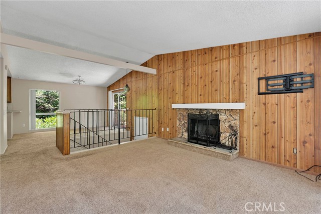 101 Rockledge Lane, Lake Arrowhead CA: https://media.crmls.org/medias/7639a9ac-2de0-48c2-8810-0de8abb63a32.jpg
