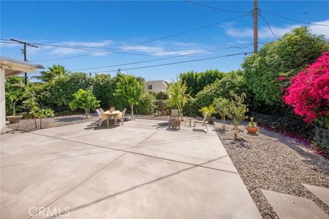 7838 Hazeltine Avenue, Panorama City CA: https://media.crmls.org/medias/7639ba85-293d-4eaf-9e79-7e11ecaeac4c.jpg