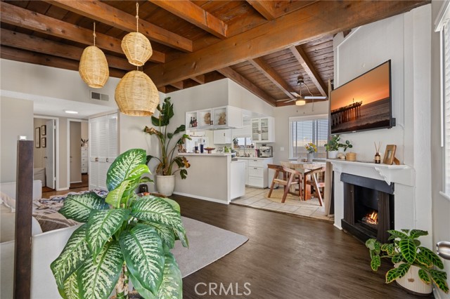 200 43rd Street, Manhattan Beach CA: https://media.crmls.org/medias/7639bc10-51a3-4f0c-8c17-a2cf4359f7c1.jpg