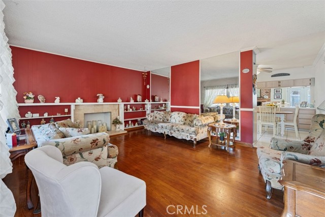 Detail Gallery Image 4 of 12 For 412 S Fann, Anaheim,  CA 92804 - 4 Beds | 2 Baths