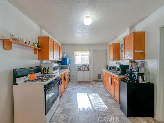 3915 E 11th Street, Long Beach CA: https://media.crmls.org/medias/7639d913-7885-4320-bb8a-4b1d6bed82d0.jpg