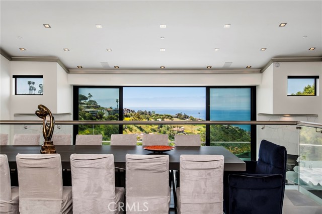 Detail Gallery Image 7 of 45 For 2135 Hillview Dr, Laguna Beach,  CA 92651 - 6 Beds | 5/1 Baths