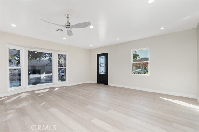 Detail Gallery Image 5 of 38 For 4769 E Malta, Long Beach,  CA 90815 - 3 Beds | 3 Baths