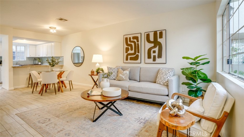 305 E Valencia Avenue #R