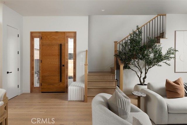 Detail Gallery Image 2 of 20 For 1594 Redlands Pl, Costa Mesa,  CA 92627 - 4 Beds | 3/1 Baths