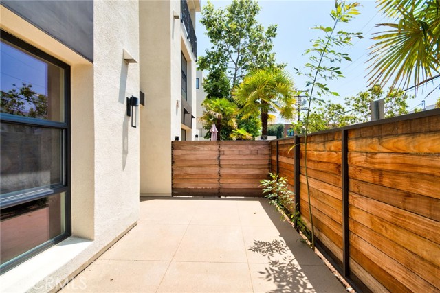 Detail Gallery Image 2 of 20 For 820 Mission St #202,  South Pasadena,  CA 91030 - 3 Beds | 3 Baths