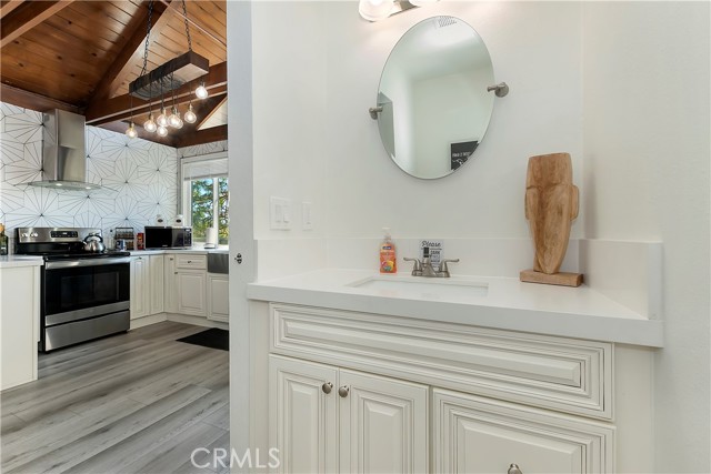 Detail Gallery Image 11 of 29 For 33026 Donner Ln, Arrowbear,  CA 92382 - 2 Beds | 1/1 Baths