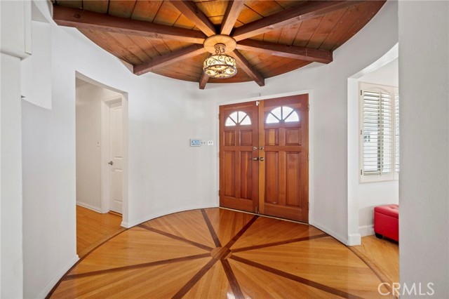 Detail Gallery Image 4 of 37 For 5212 Reynier Ave, Los Angeles,  CA 90056 - 3 Beds | 3/1 Baths