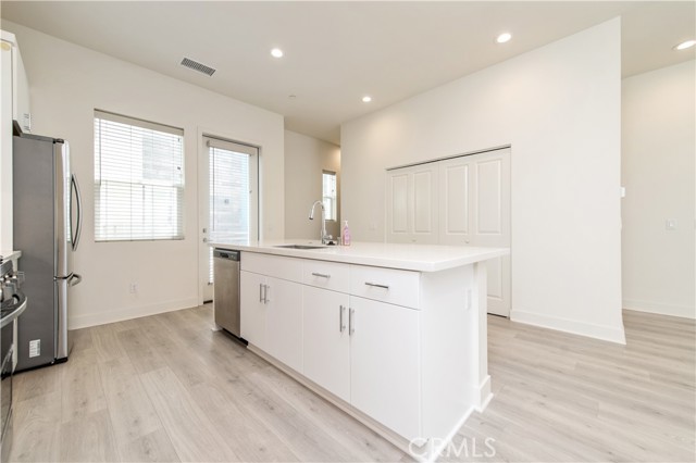 Detail Gallery Image 15 of 28 For 921 E Mason Ln #28,  Anaheim,  CA 92805 - 3 Beds | 3 Baths
