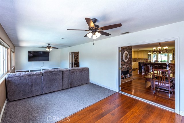 1006 W Dorothy Drive, Brea CA: https://media.crmls.org/medias/7641eddc-dc04-4ef2-b409-242802dc7a79.jpg