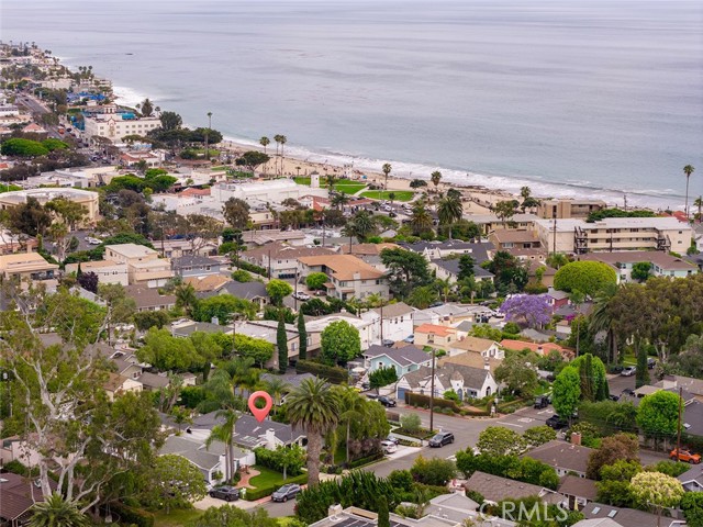 411 Poplar Street, Laguna Beach CA: https://media.crmls.org/medias/7642123a-3c98-4626-844a-0380db02edda.jpg