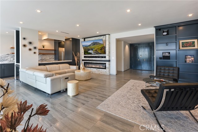 1333 S Beverly Glen Boulevard, Los Angeles CA: https://media.crmls.org/medias/7642e298-6681-4961-8c60-8b2d51e49595.jpg