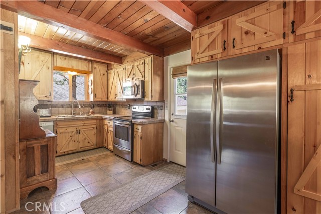 Detail Gallery Image 7 of 29 For 42730 Sonoma Dr, Big Bear Lake,  CA 92315 - 3 Beds | 3 Baths