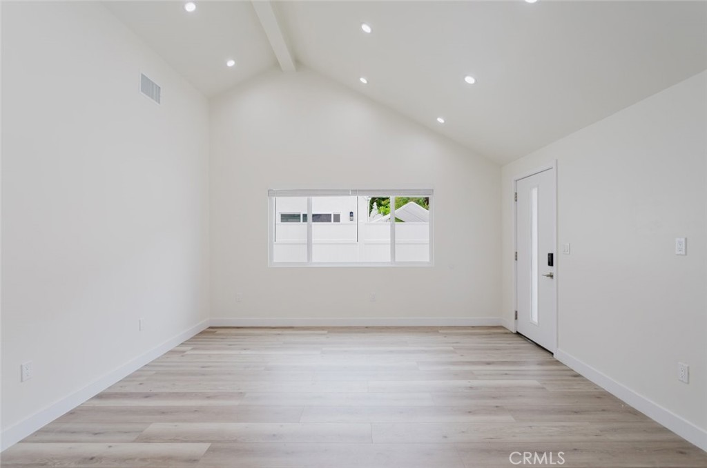 https://media.crmls.org/medias/7645fa28-5596-4f52-a49d-f48b07a0bdd0.jpg?preset=X-Large
