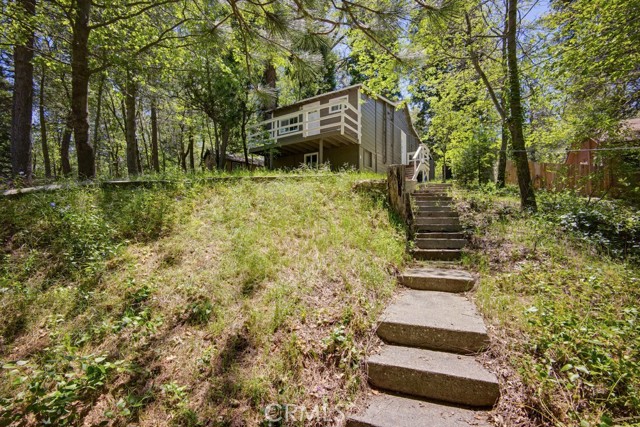 22951 Redwood, Crestline, CA 92325