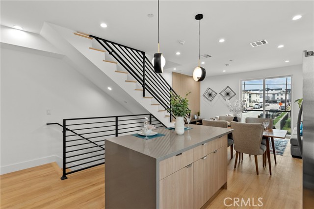 201 S Westlake Ave, Los Angeles CA: https://media.crmls.org/medias/76480029-a402-4133-bdef-d2d6f26baf4f.jpg