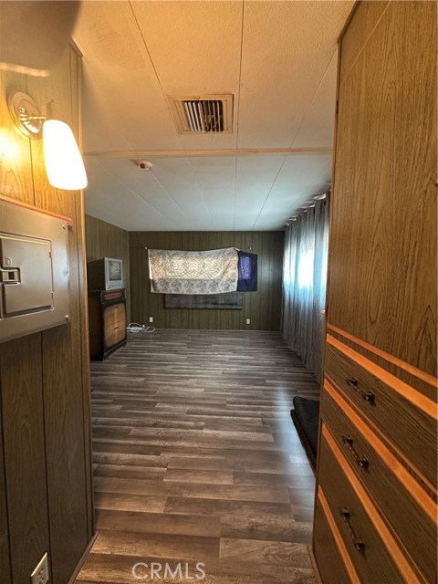 332 N LYON Avenue, Hemet CA: https://media.crmls.org/medias/76480422-bab0-4d57-a67b-6350249d05f0.jpg