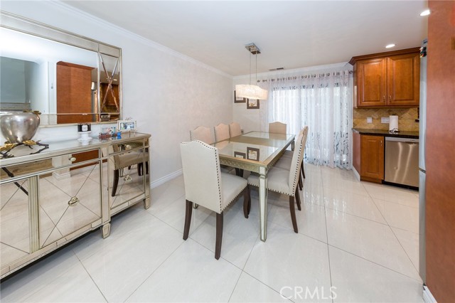 537 West Stocker Street, 9 photo 6