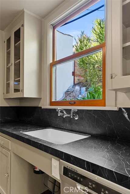 Detail Gallery Image 15 of 37 For 2130 Apex, Los Angeles,  CA 90039 - 3 Beds | 1 Baths