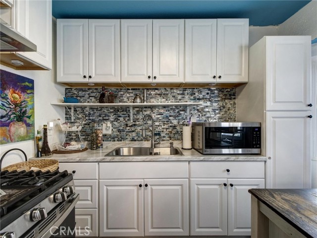 Detail Gallery Image 4 of 17 For 841 W 58th, Los Angeles,  CA 90037 - 4 Beds | 2 Baths