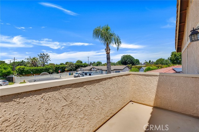 17262 Chase Street, Northridge CA: https://media.crmls.org/medias/7649a5c5-4cb3-4ea0-a766-7b5cc17938d8.jpg