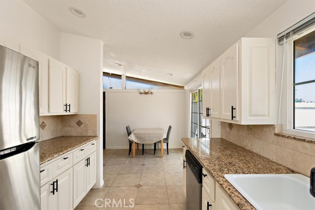 Detail Gallery Image 9 of 27 For 9930 Rose Ave, Montclair,  CA 91763 - 4 Beds | 2 Baths